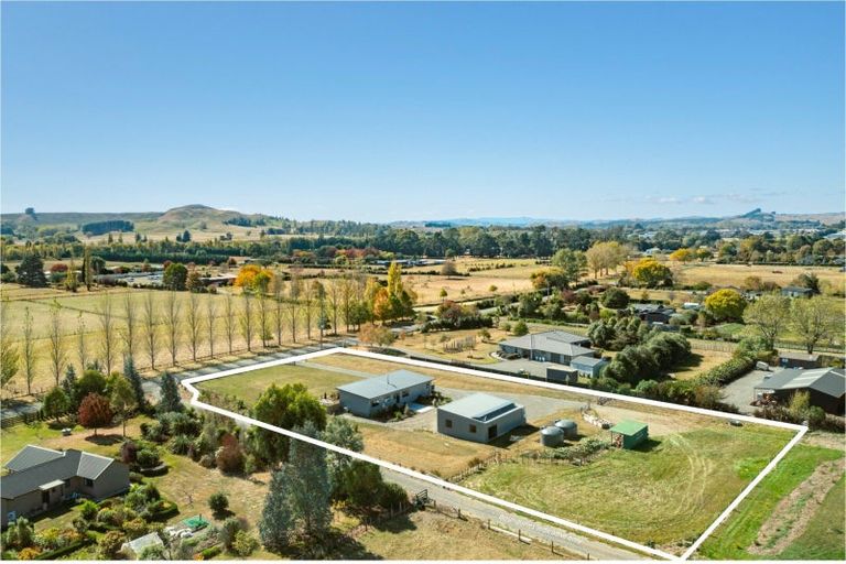 Photo of property in 81 Kyle Road, Waipukurau, 4281