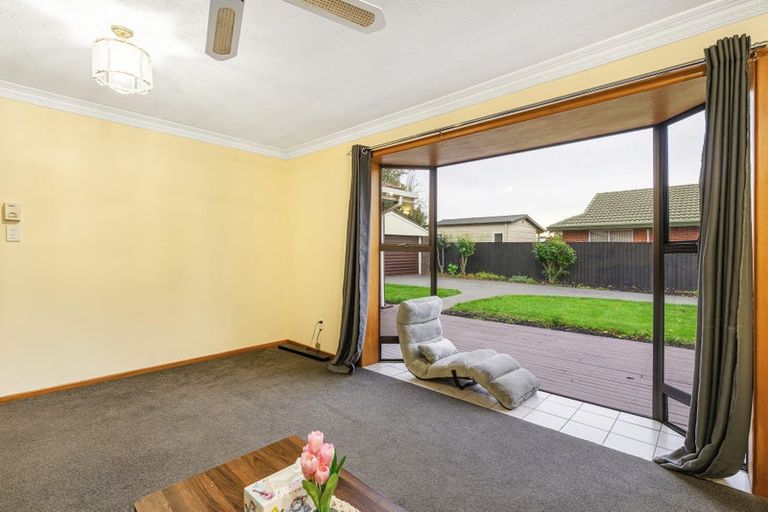 Photo of property in 31 Solomon Avenue, Redwood, Christchurch, 8051