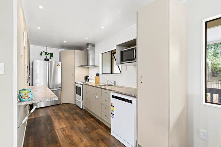 Photo of property in 6 Te Moau Avenue, Parakai, 0830