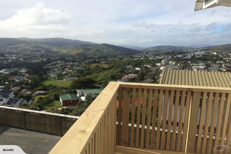 Photo of property in 18 Rice Crescent, Newlands, Wellington, 6037