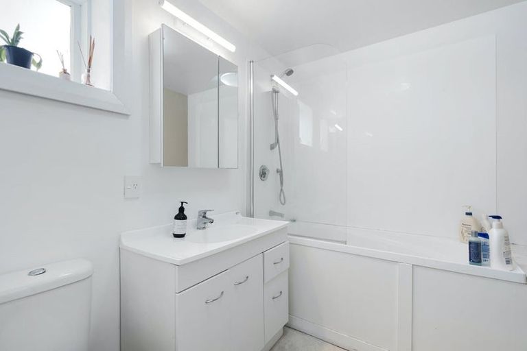 Photo of property in 4 Mills Road, Brooklyn, Wellington, 6021