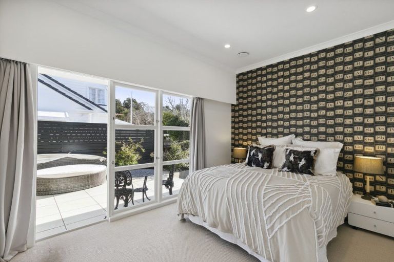 Photo of property in 8 Bristow Place, Karori, Wellington, 6012