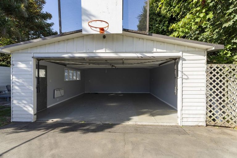 Photo of property in 100 Retreat Road, Avonside, Christchurch, 8061