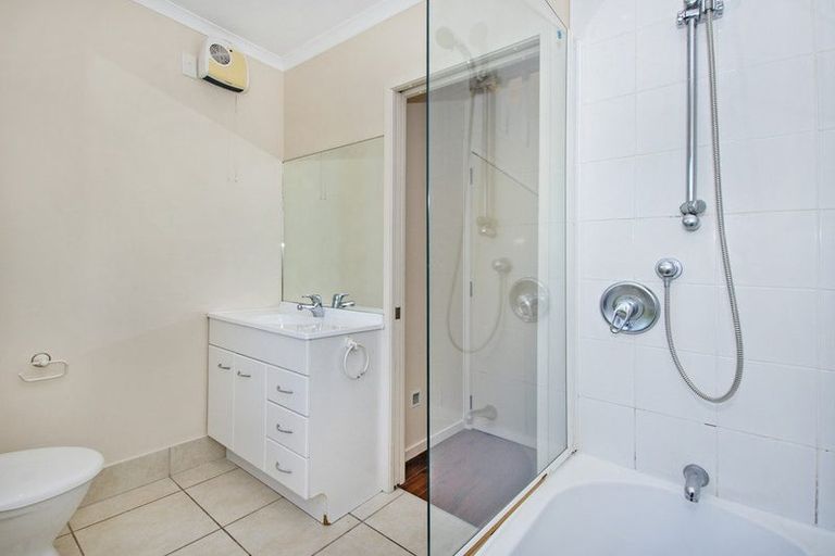 Photo of property in 16b Bermuda Place, One Tree Point, 0118