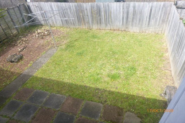 Photo of property in 1b/2 Divich Avenue, Te Atatu South, Auckland, 0610