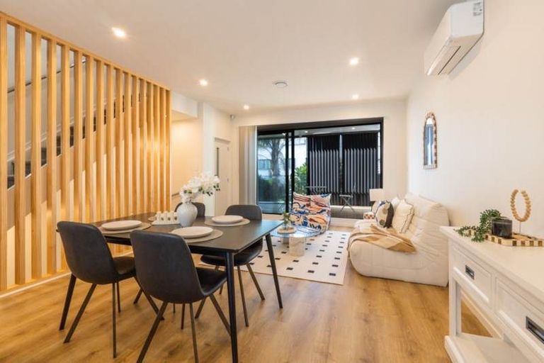 Photo of property in 2/16 Williamson Avenue, Belmont, Auckland, 0622