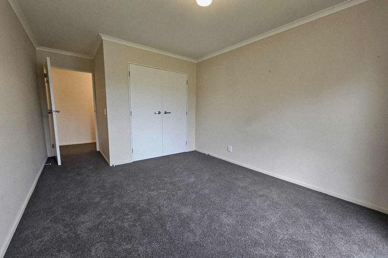 Photo of property in 37 Mcewen Crescent, Riverstone Terraces, Upper Hutt, 5018