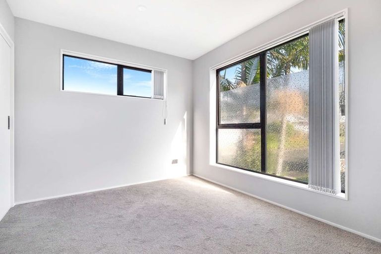 Photo of property in 1b Tacitus Place, Totara Vale, Auckland, 0629