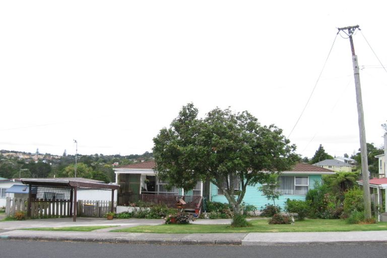 Photo of property in 13 Fordham Street, Beach Haven, Auckland, 0626