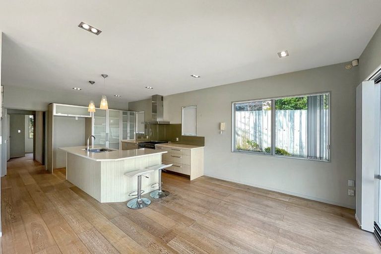 Photo of property in 8 Mana Lane, Pinehill, Auckland, 0632