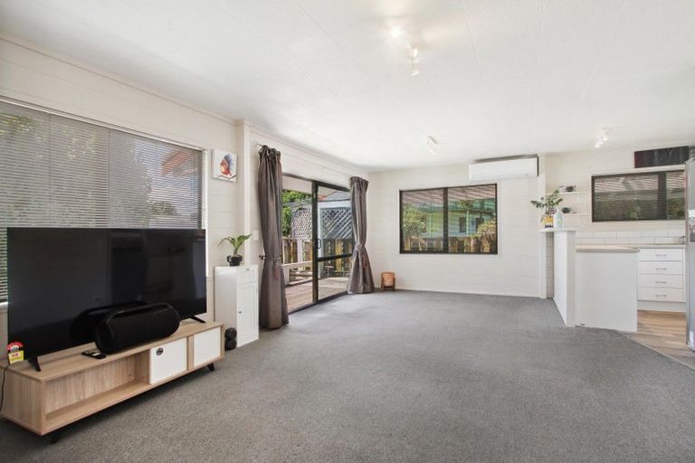 Photo of property in 17a Leaming Place, Clarks Beach, 2122