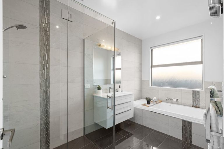 Photo of property in 14 Crown Close, Prebbleton, 7604