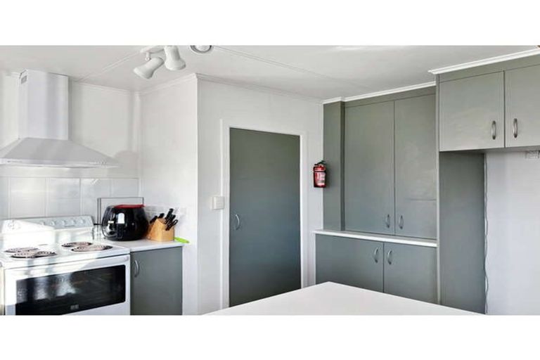 Photo of property in 8 Mark Perreau Place, Foxton, 4814