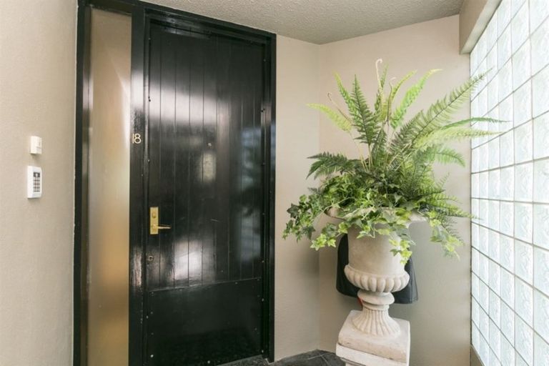 Photo of property in Highwic, 18/32u Hobson Street, Thorndon, Wellington, 6011