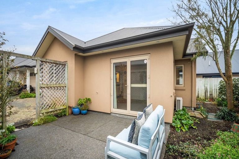 Photo of property in 4/15 Derrett Place, Saint Martins, Christchurch, 8022