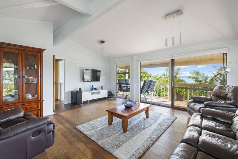 Photo of property in 1042 Whangaparaoa Road, Tindalls Beach, Whangaparaoa, 0930