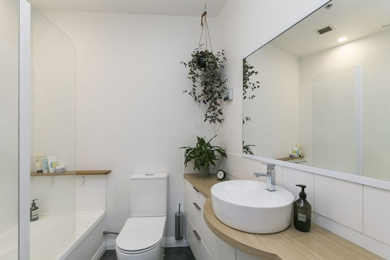 Photo of property in Hume House, 152 The Terrace, Wellington Central, Wellington, 6011