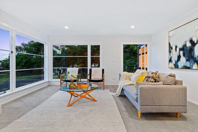 Photo of property in 11 Ranui Station Road, Ranui, Auckland, 0612