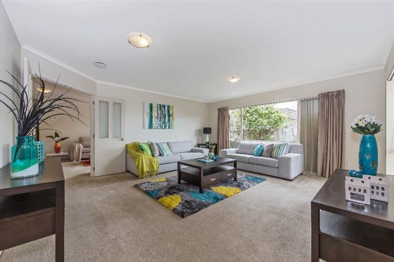 Photo of property in 5 Saltwood Street, Red Beach, 0932