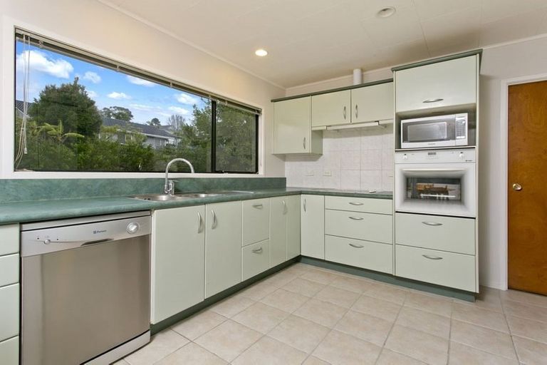Photo of property in 13 Santiago Crescent, Unsworth Heights, Auckland, 0632