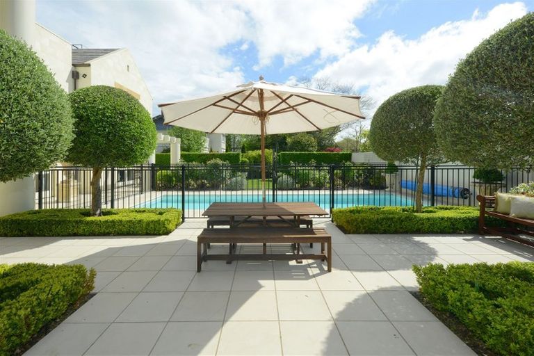 Photo of property in 87 Fendalton Road, Fendalton, Christchurch, 8014