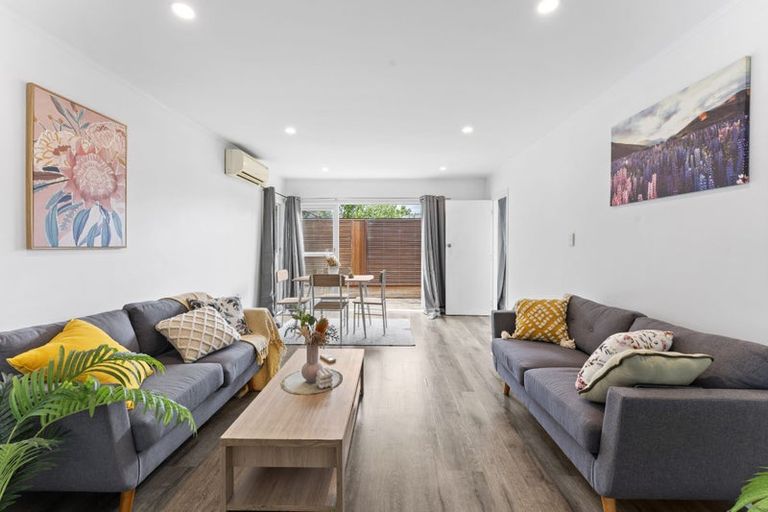 Photo of property in 21 Mcquarrie Avenue, Wattle Downs, Auckland, 2103