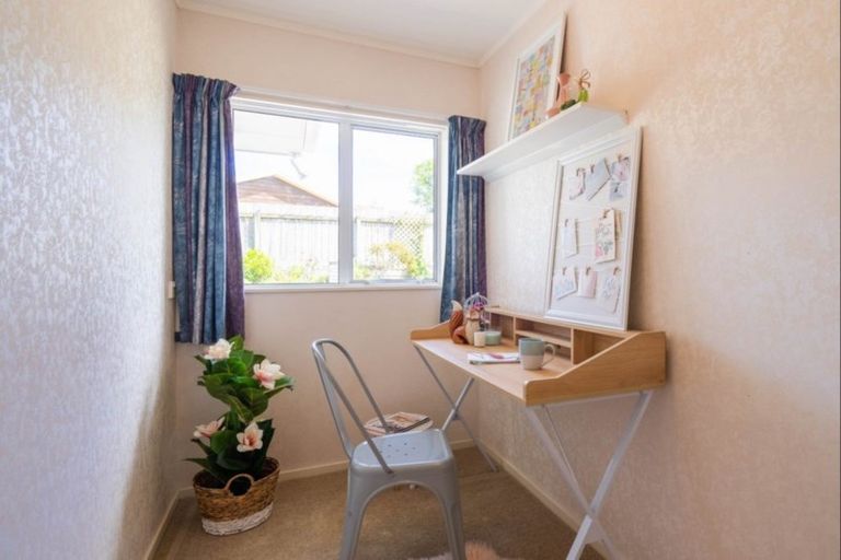 Photo of property in 137 Langdale Avenue, Paraparaumu, 5032