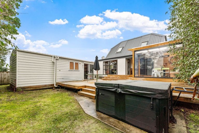 Photo of property in 30 Holiday Road, Stanmore Bay, Whangaparaoa, 0932