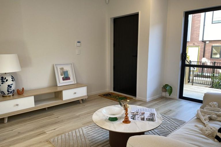 Photo of property in 15 Paetai Lane, Te Atatu Peninsula, 0610