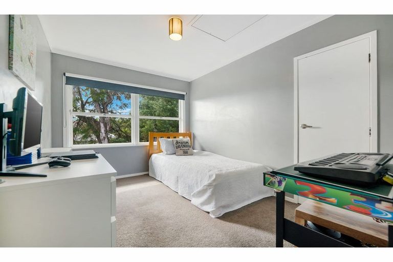 Photo of property in 12 Havelle Avenue, Titirangi, Auckland, 0604