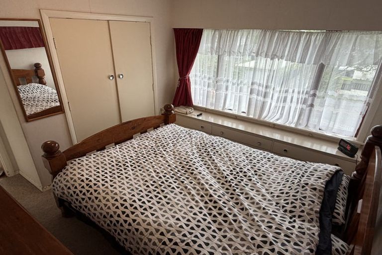 Photo of property in 81 Kenmore Street, Newlands, Wellington, 6037