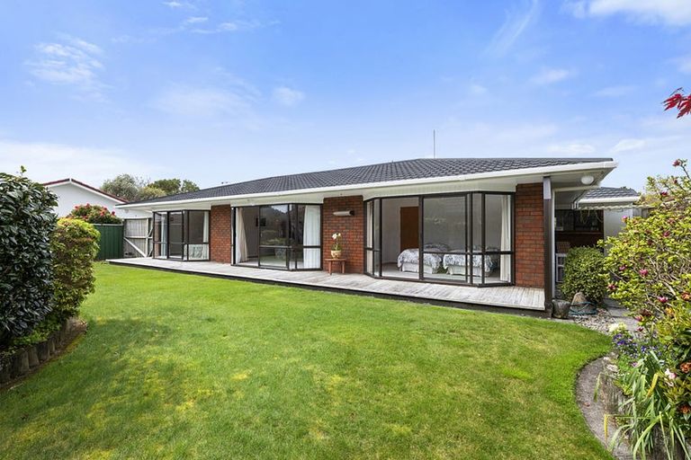 Photo of property in 9 Boulevard Drive, Merrilands, New Plymouth, 4312