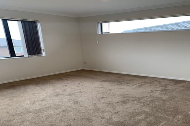 Photo of property in 17 Casheltown Way, Flat Bush, Auckland, 2019