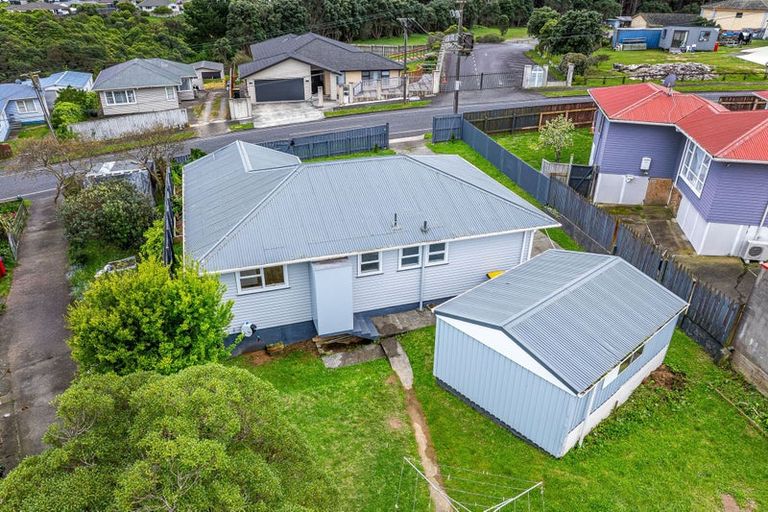 Photo of property in 100 Castor Crescent, Cannons Creek, Porirua, 5024