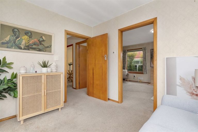 Photo of property in 8 Manor Place, Bryndwr, Christchurch, 8053
