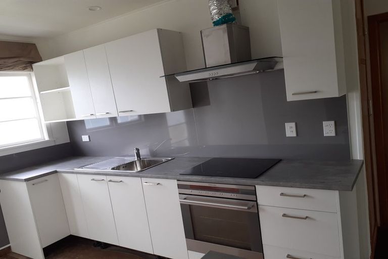 Photo of property in 5 Whiteley Street, Moturoa, New Plymouth, 4310