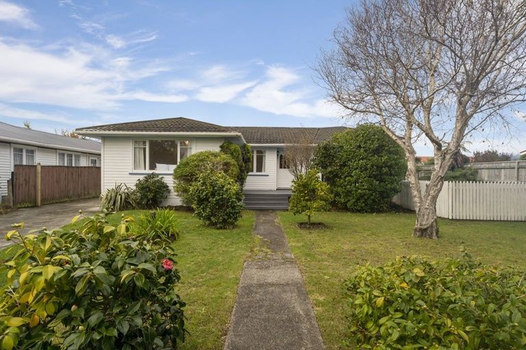 Photo of property in 27 Winton Street, Paraparaumu Beach, Paraparaumu, 5032