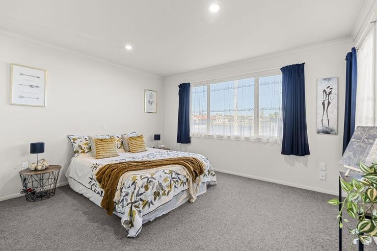Photo of property in 12 Domett Street, Waitara, 4320