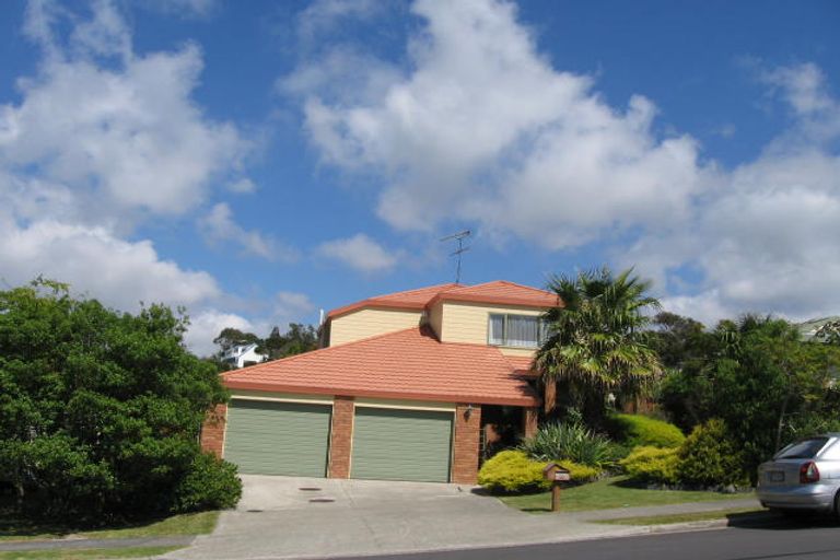 Photo of property in 16 Ian Sage Avenue, Torbay, Auckland, 0630