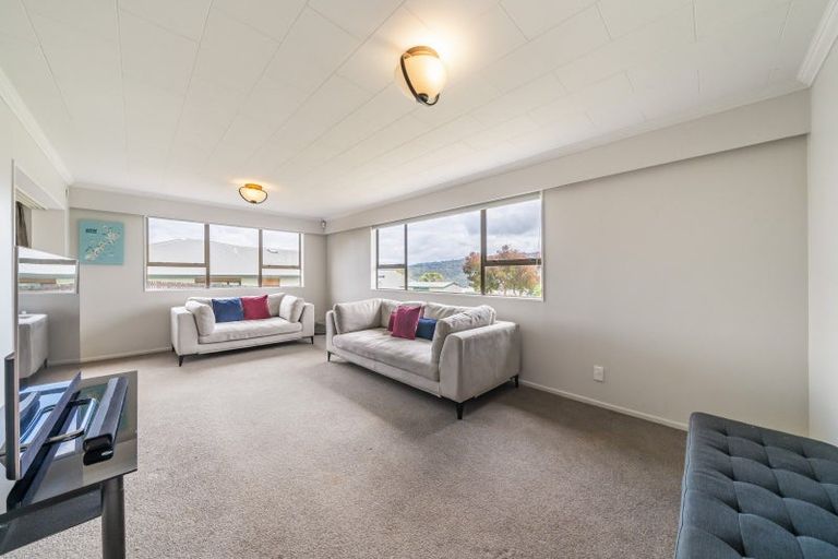 Photo of property in 32 Seymour Grove, Kingsley Heights, Upper Hutt, 5018