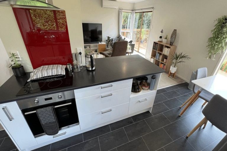 Photo of property in 31 Pipitea Place, Massey, Auckland, 0614