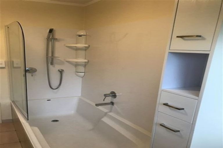 Photo of property in 8a Croydon Road, New Lynn, Auckland, 0600