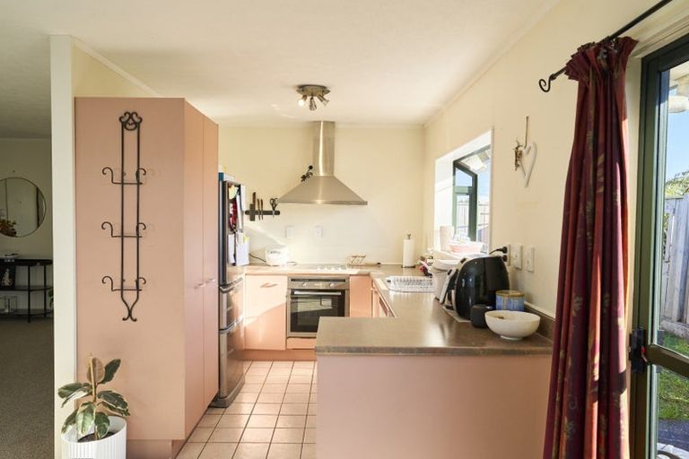 Photo of property in 6a Sunningdale Lane, Woodridge, Wellington, 6037