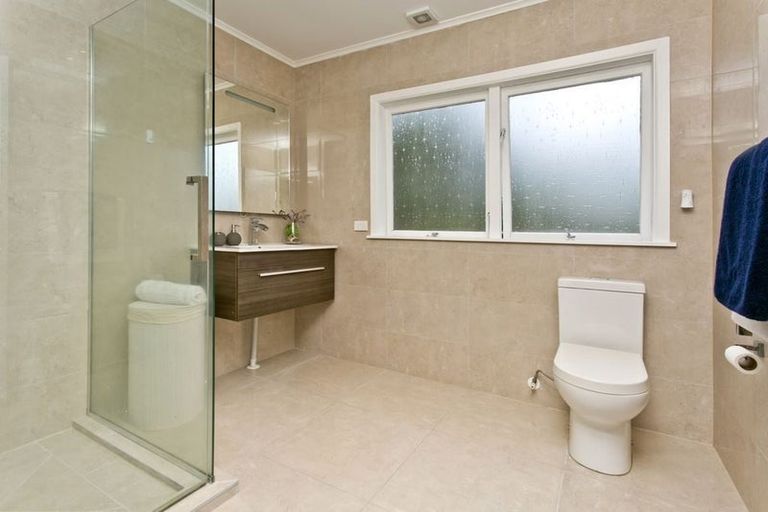 Photo of property in 24 Arrow Road, Forrest Hill, Auckland, 0620