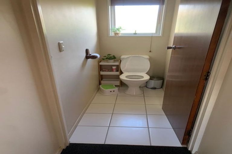 Photo of property in 64 Oakley Crescent, Hornby, Christchurch, 8042