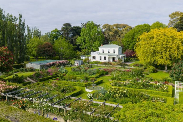 Photo of property in 914 Napier Road, Whakarongo, Palmerston North, 4470