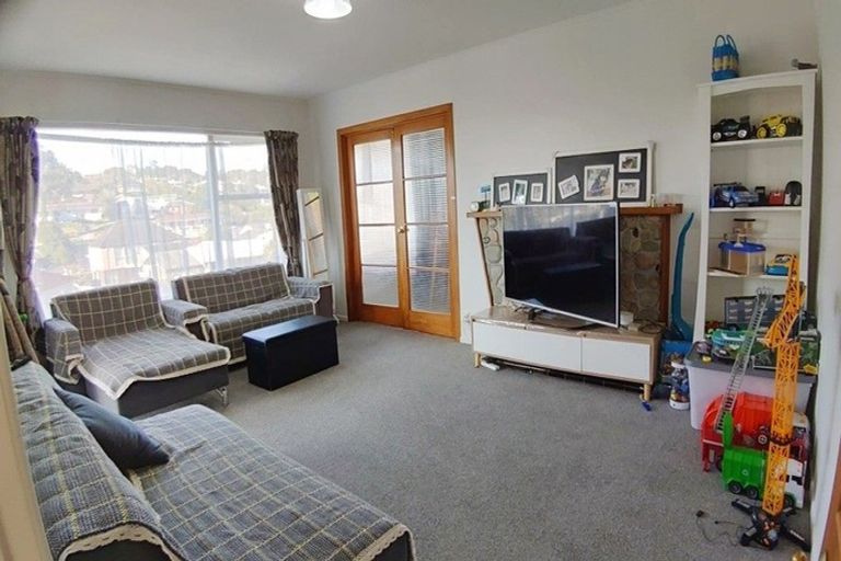 Photo of property in 33 Lingfield Street, Glenfield, Auckland, 0629