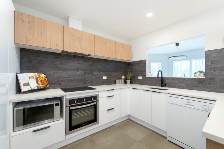 Photo of property in 4 San Pablo Way, Henderson, Auckland, 0612