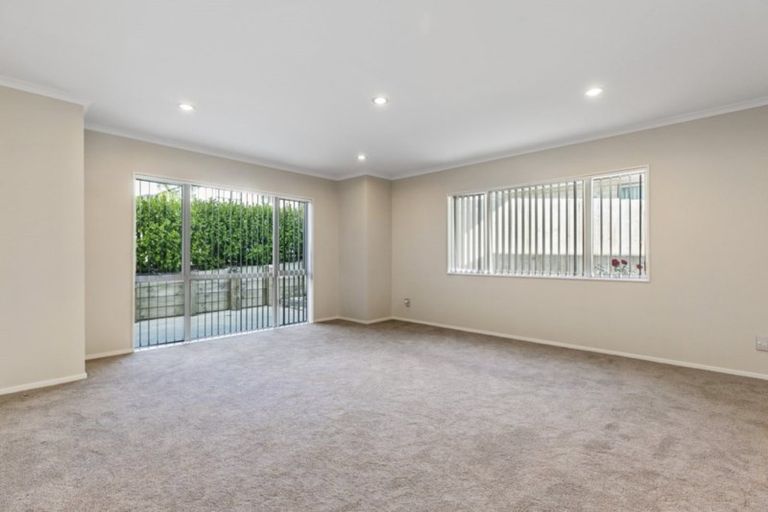 Photo of property in 8 Sauvignon Avenue, Ranui, Auckland, 0612