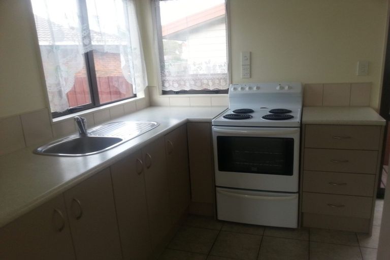 Photo of property in 2 Glucina Place, Glen Eden, Auckland, 0602